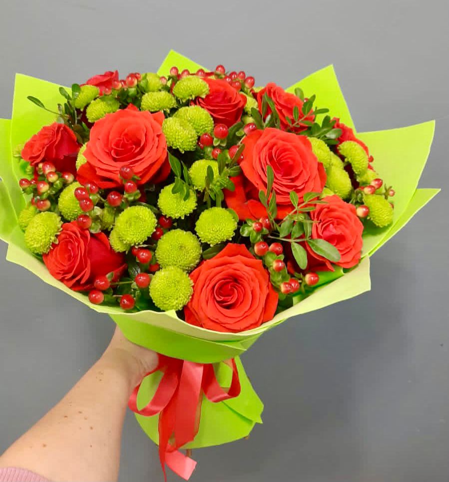 Букет цветов из: Хризантемы и Розы в Индустриальный Краснодар