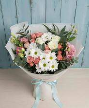 Букет цветов из:  Розы, Лизиантусы и Хризантемы в Индустриальный Краснодар