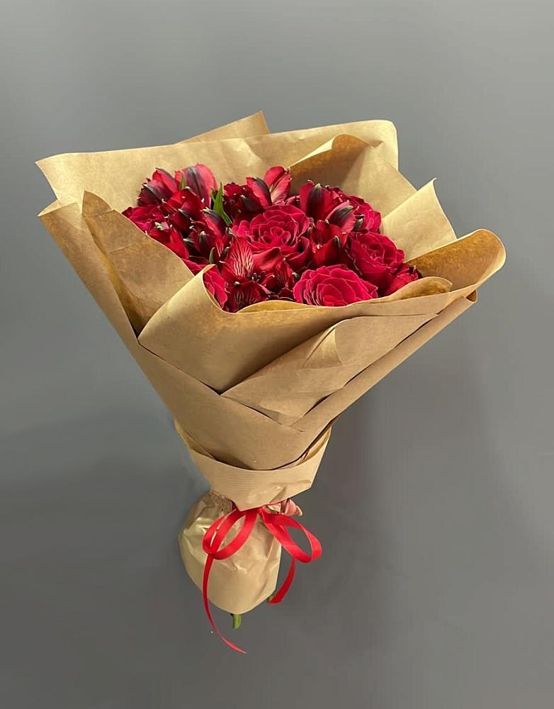 Букет цветов из: Альстромерии и Розы в Индустриальный Краснодар