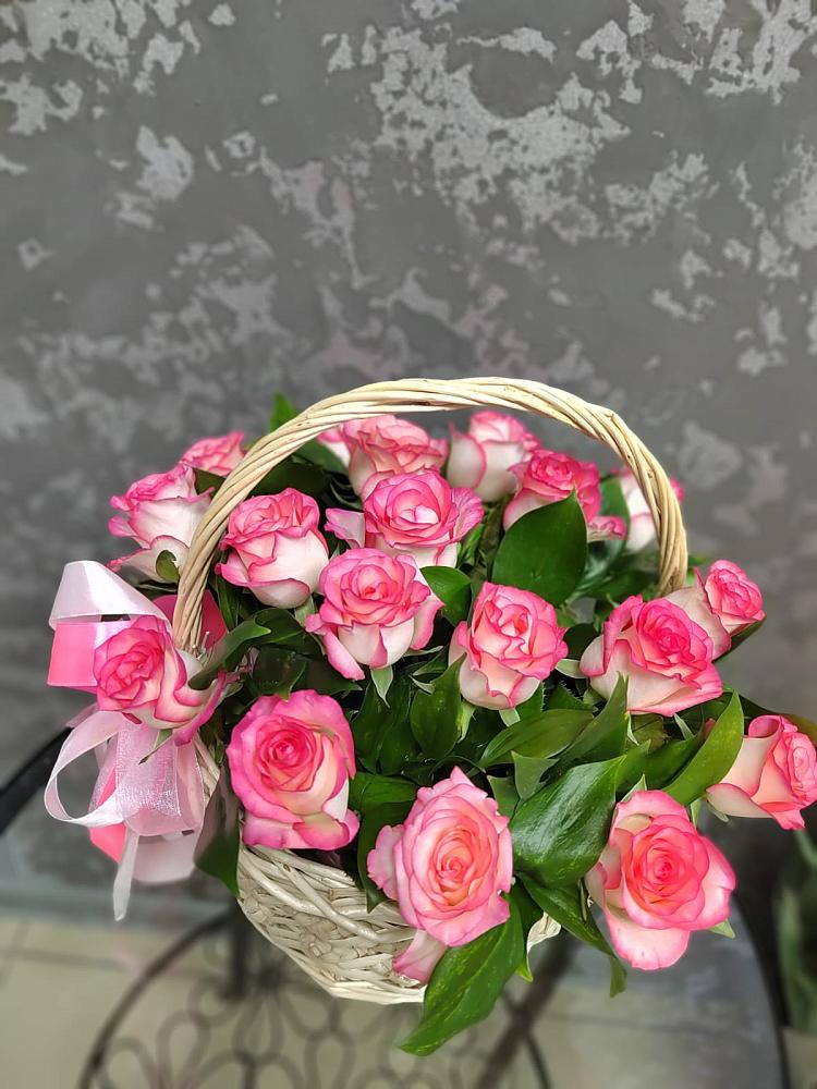 Цветочная композиция из Розы в корзине в Индустриальный Краснодар
