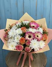 Букет цветов из:  Розы, Герберы и Хризантемы в Индустриальный Краснодар
