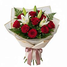 Букет цветов из:  Лилии и Розы в Индустриальный Краснодар