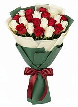 Букет Микс из красных и белых роз в Индустриальный Краснодар