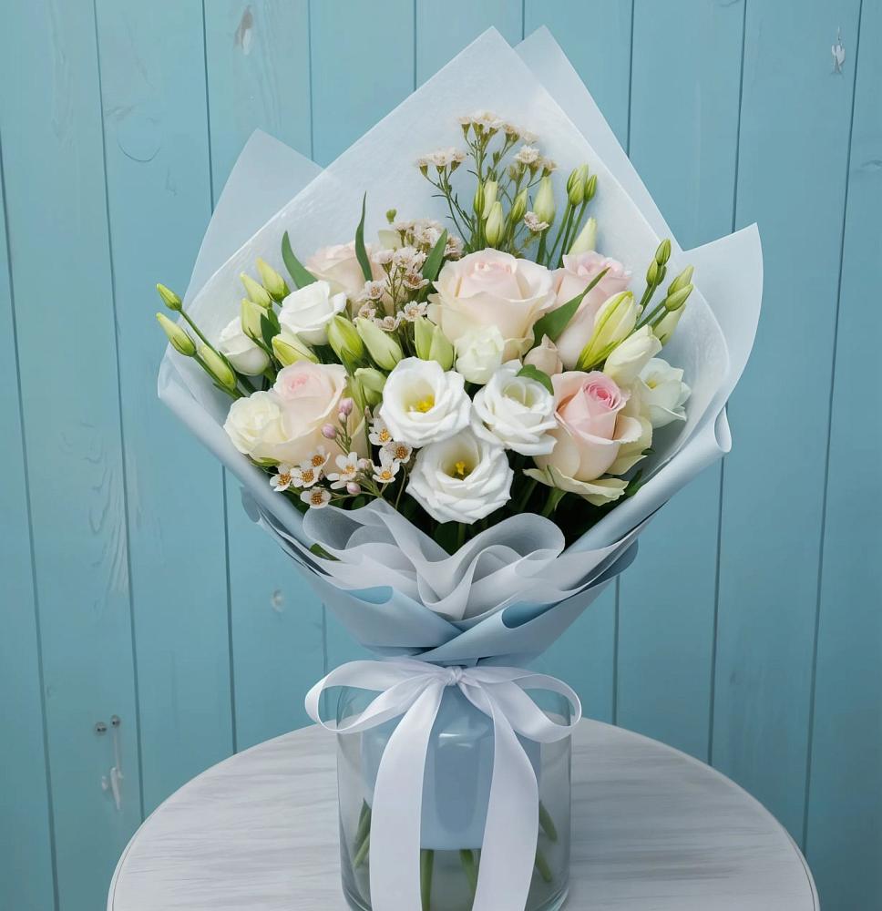 Букет цветов из: Розы и Лизиантусы в Индустриальный Краснодар