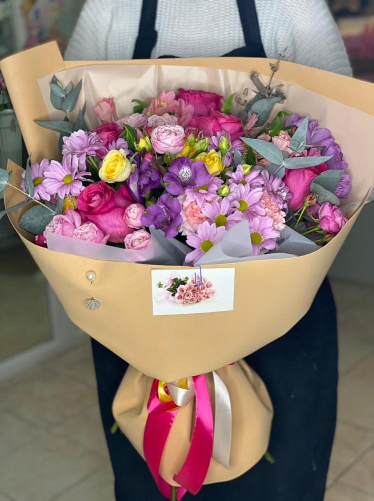 Букет цветов из: Хризантемы, Гвоздики и Альстромерии в Индустриальный Краснодар