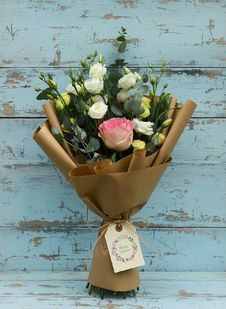 Букет цветов из: Розы и Лизиантусы в Индустриальный Краснодар