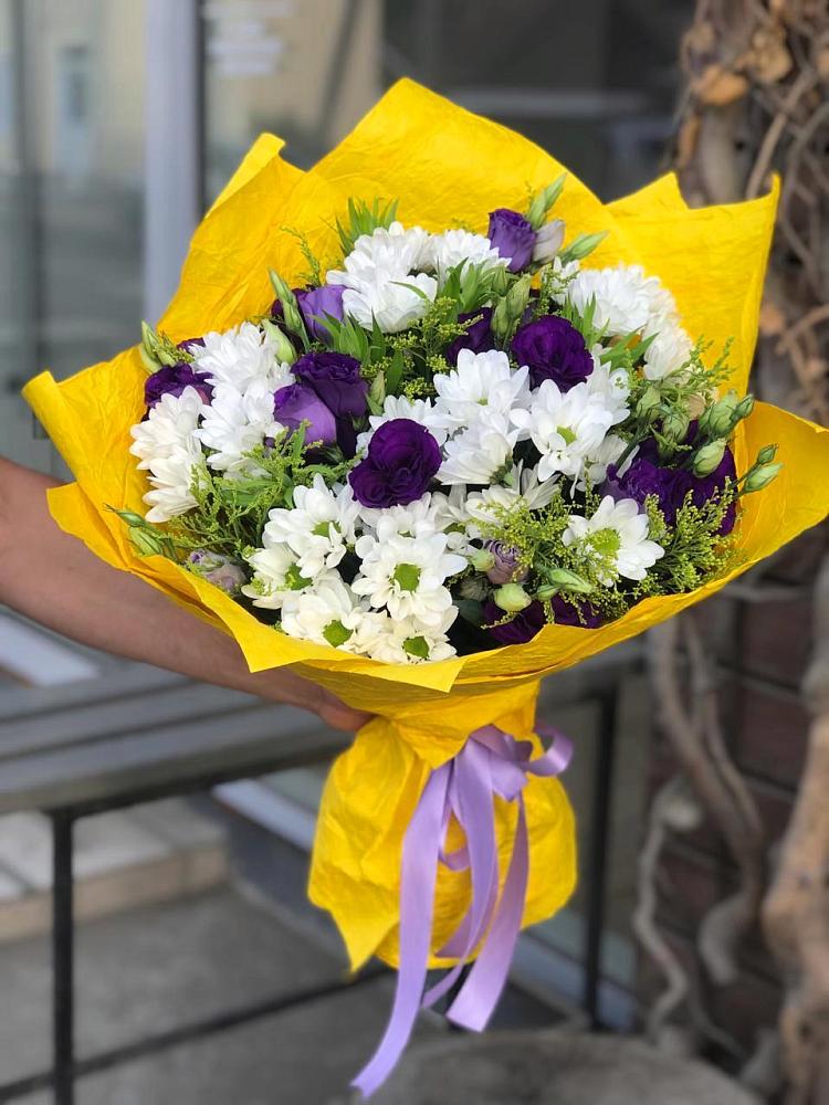 Букет цветов из: Ирисы, Хризантемы и Ромашки в Индустриальный Краснодар