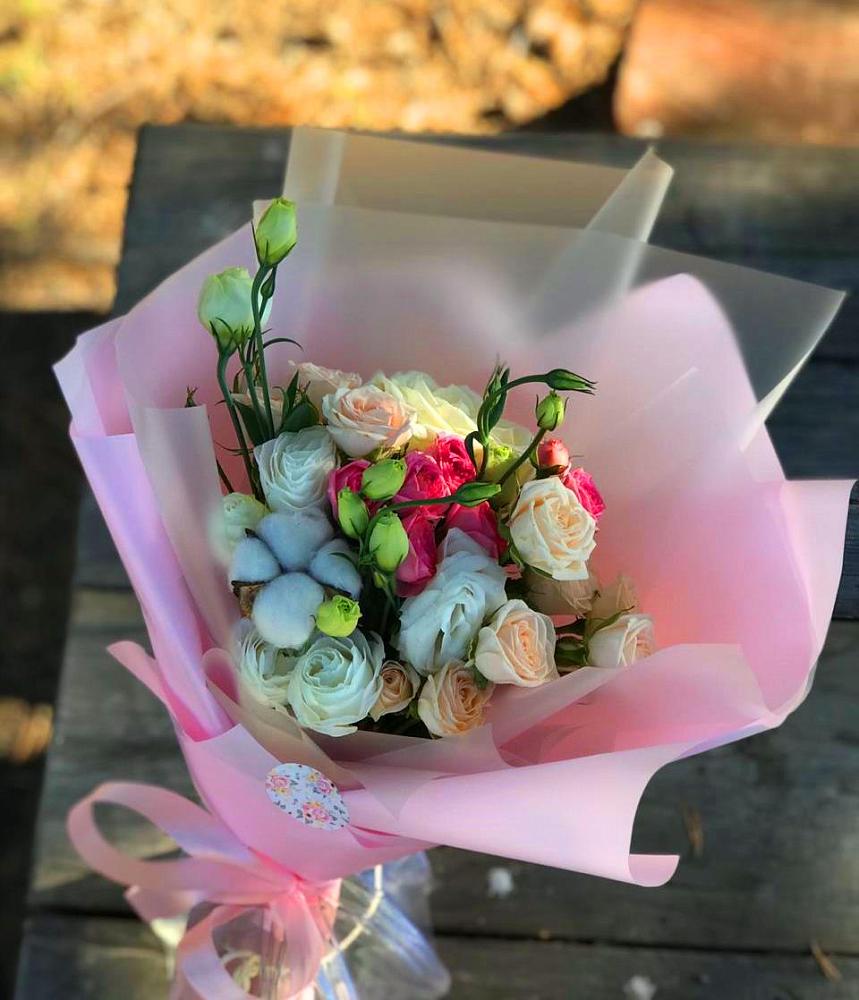 Букет цветов из: Розы и Лизиантусы в Индустриальный Краснодар