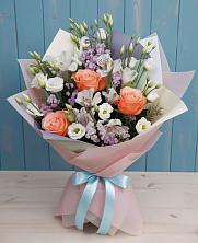 Букет цветов из:  Лизиантусы, Розы, Альстромерии и Гипсофила в Индустриальный Краснодар