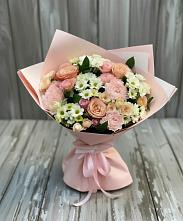 Букет цветов из:  Гвоздики, Розы и Хризантемы в Индустриальный Краснодар