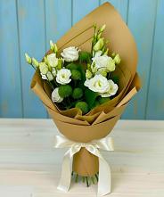 Букет цветов из:  Хризантемы и Лизиантусы в Индустриальный Краснодар