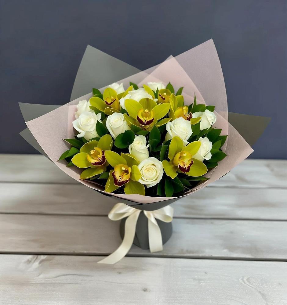 Букет цветов из: Орхидеи и Розы в Индустриальный Краснодар