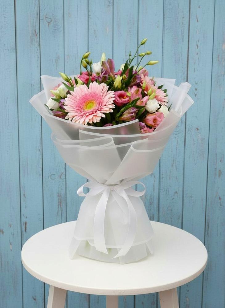 Букет цветов из: Герберы, Альстромерии и Лизиантусы в Индустриальный Краснодар