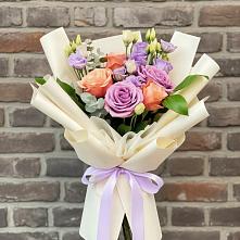 Букет цветов из:  Лизиантусы и Розы в Индустриальный Краснодар