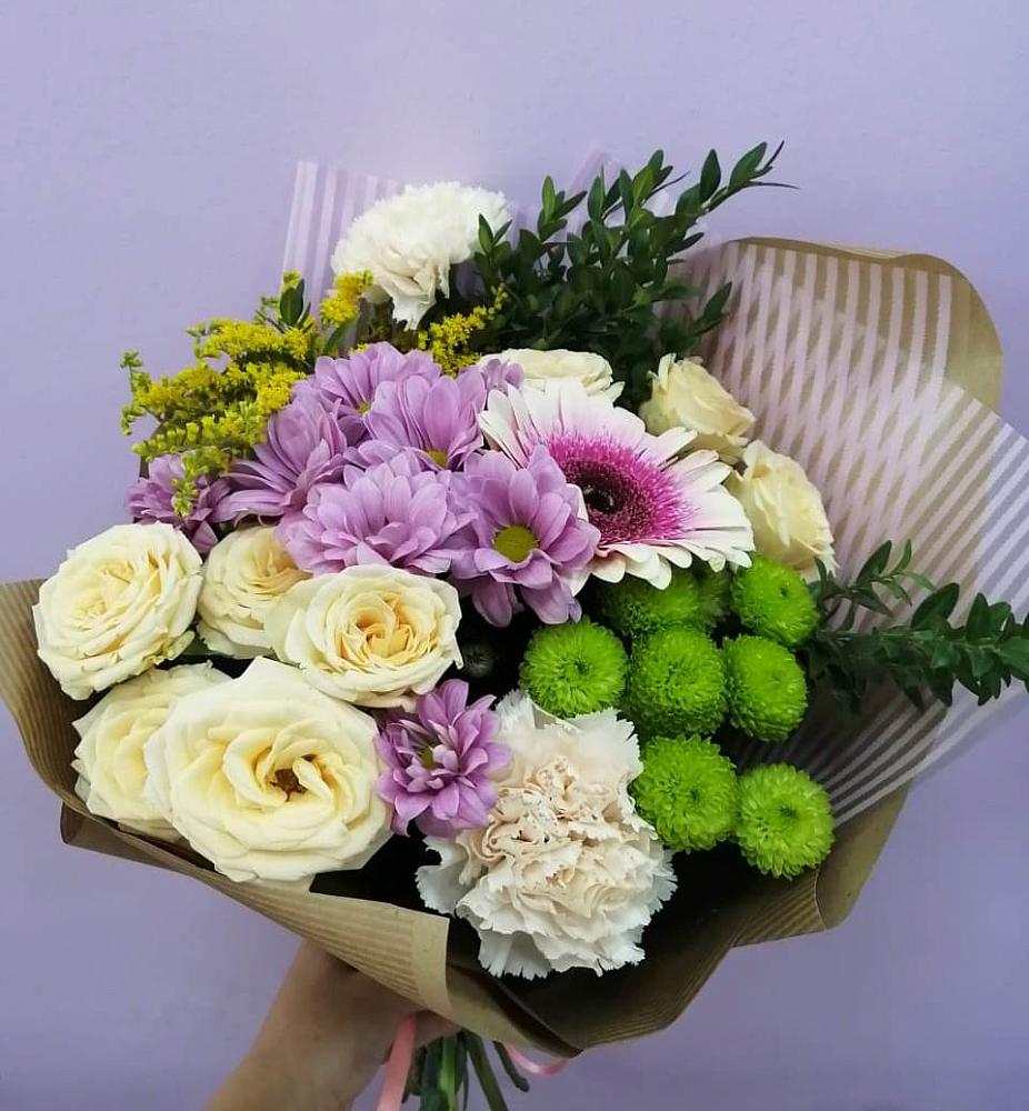 Букет цветов из: Хризантемы, Розы, Гвоздики и Герберы в Индустриальный Краснодар