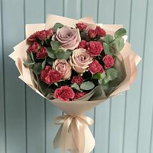 Букет цветов из:  Гвоздики и Розы в Индустриальный Краснодар