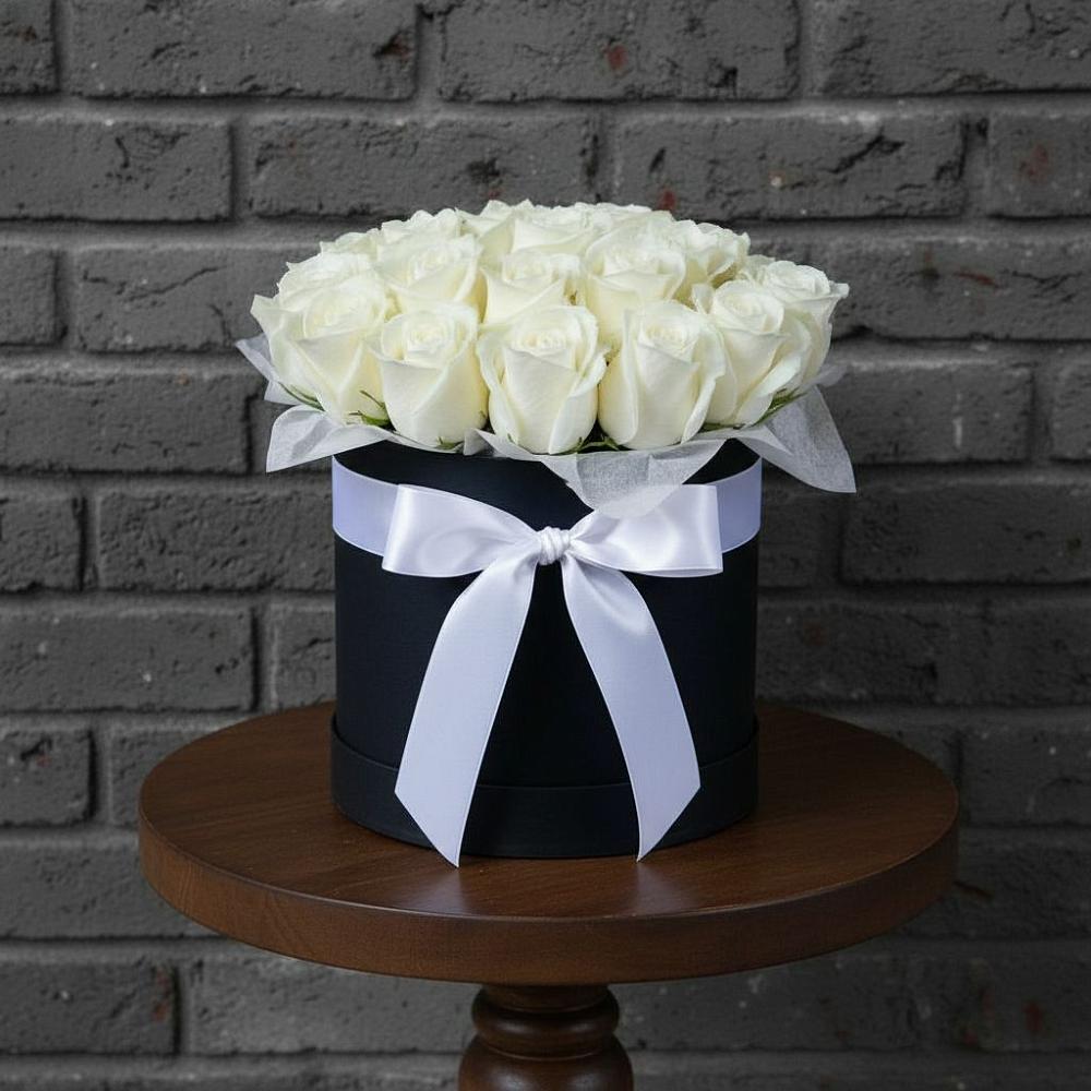 Цветочная композиция из Розы в шляпной коробке в Индустриальный Краснодар