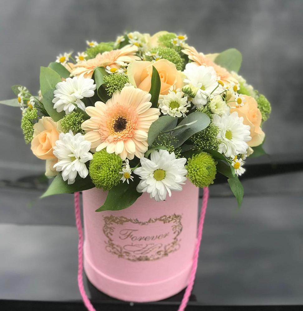 Цветочная композиция из Розы, Герберы и Хризантемы в шляпной коробке в Индустриальный Краснодар