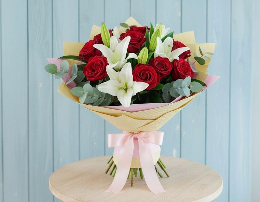 Букет цветов из: Лилии и Розы в Индустриальный Краснодар